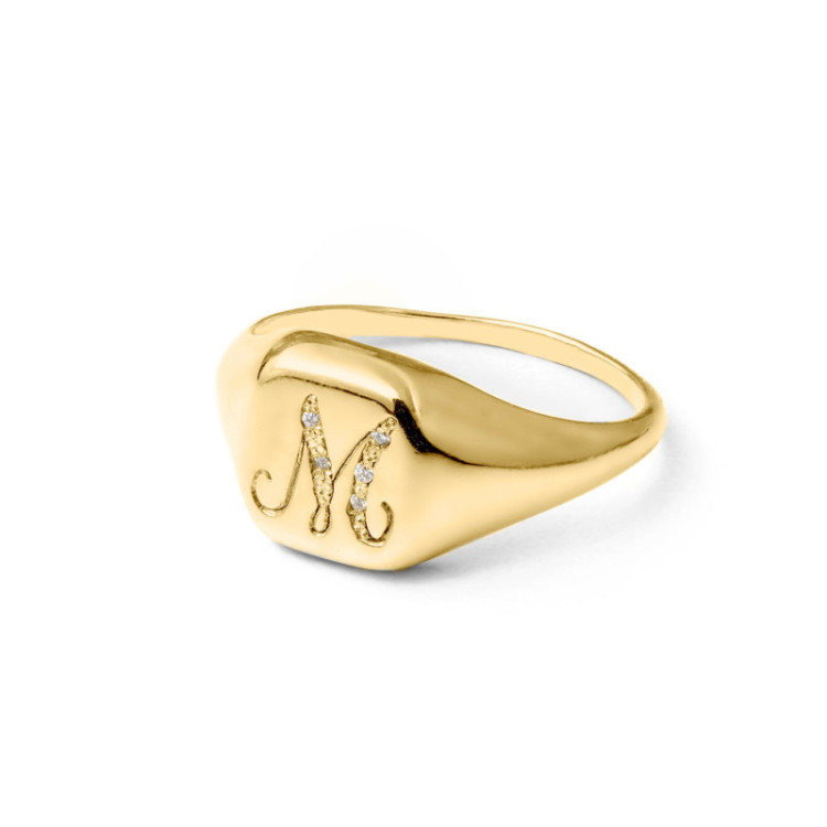 ANELLO IN ORO 9KT E INIZIALE INCISA IN BRILLANTI ANELLO IN ORO 9KT E INIZIALE INCISA IN BRILLANTI