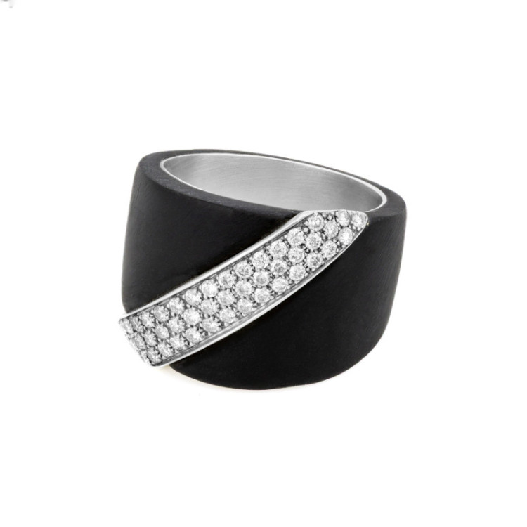 ANELLO CON IN FASCIA IN BRILLANTI ANELLO CON IN FASCIA IN BRILLANTI