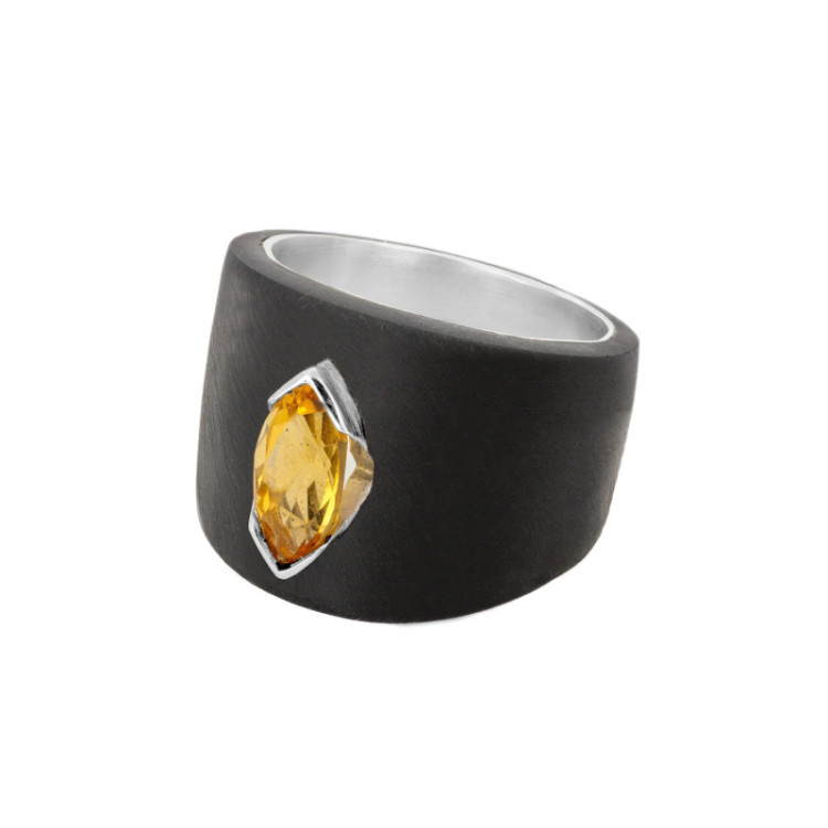 ANELLO CON CASTONE IN ORO 9KT E PIETRA ANELLO CON CASTONE IN ORO 9KT E PIETRA