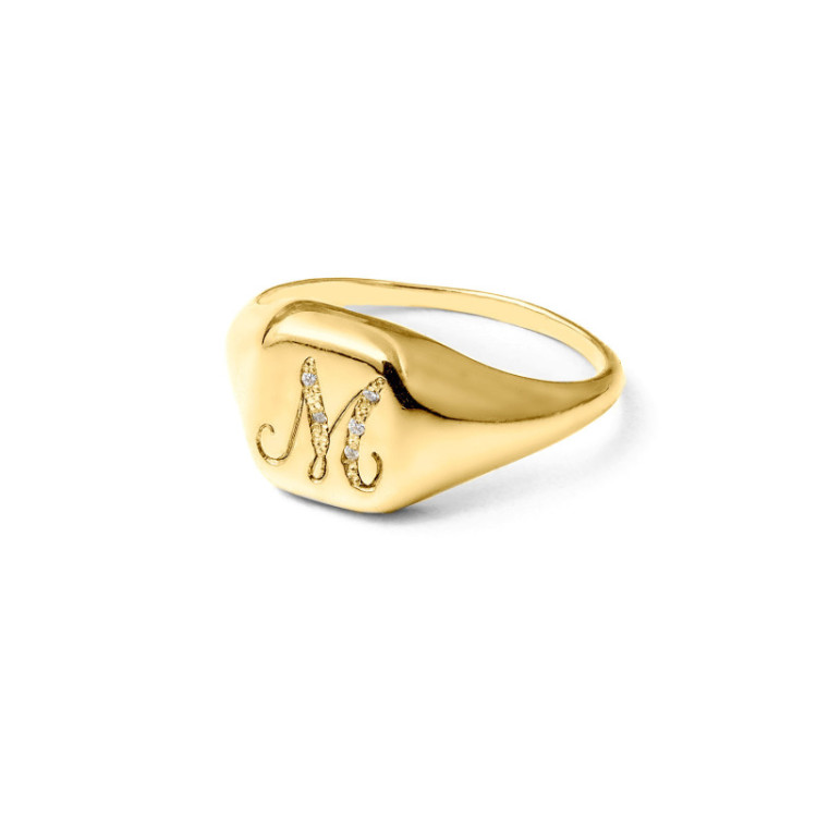 ANELLO IN ORO E INIZIALE INCISA IN BRILLANTI
