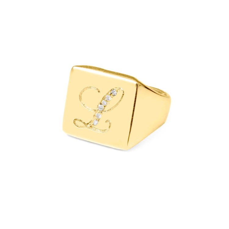 ANELLO IN ORO E INIZIALE INCISA IN BRILLANTI