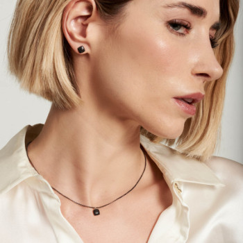 GIROCOLLO CON QUADRATO IN ORO E BRILLANTI